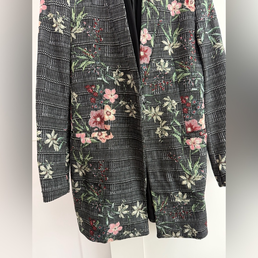 ZARA Floral Embroidered Blazer - Picture 2 of 6